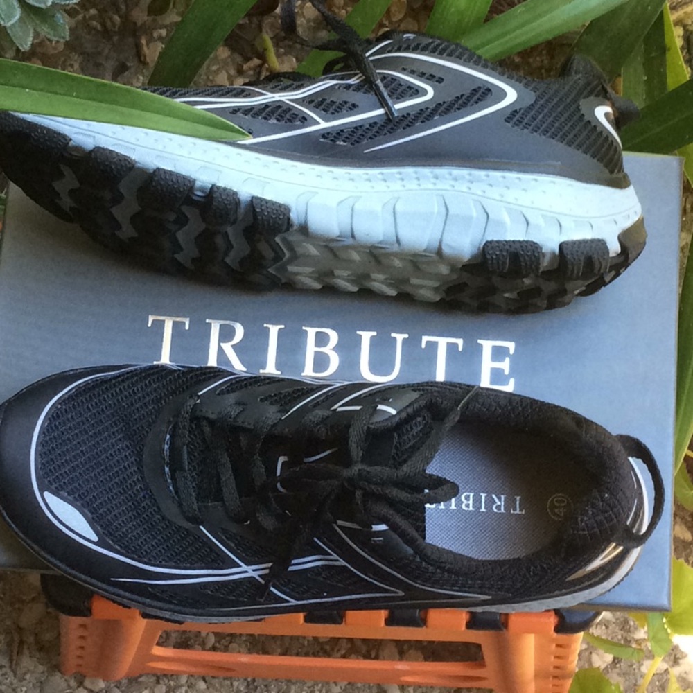 EUC Tribute Control athletic running shoe Size 40